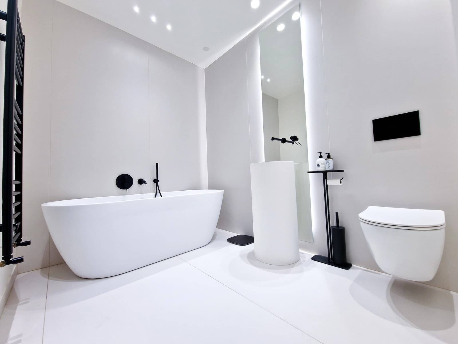 Bathroom in Contemporary Parisian Haussmann apartment - 1