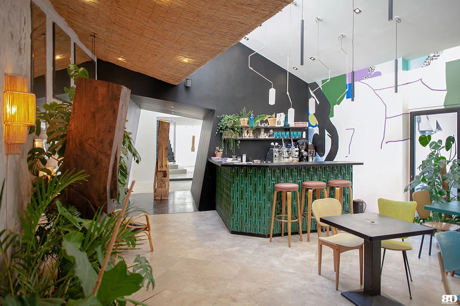 Space Art Brut and Minimalist Gallery - 3