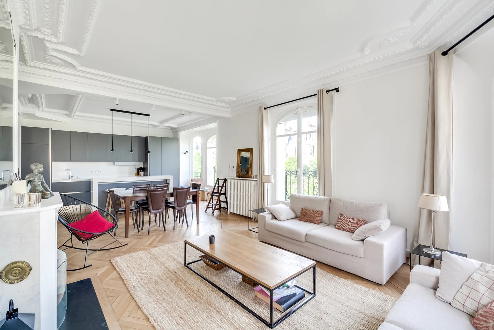 Bel appartement haussmannien au charme parisien