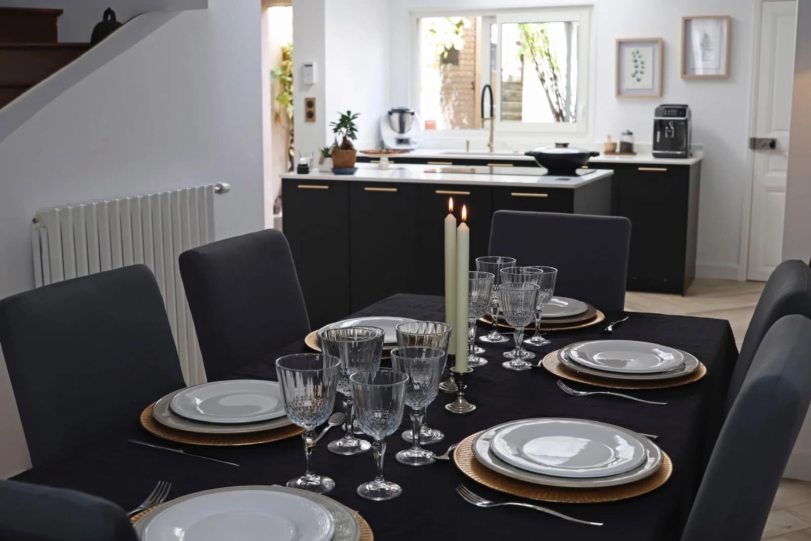Meeting room in Peaceful town house with courtyard and garden.   - 1