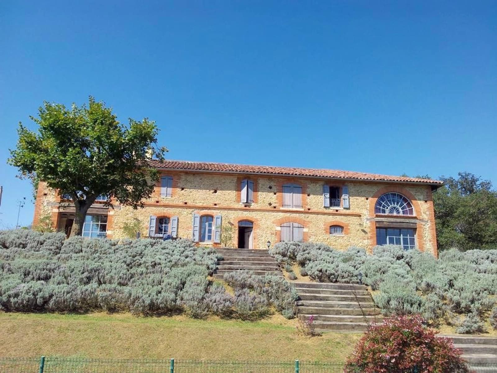 Space Large family home with magnificent views - 4