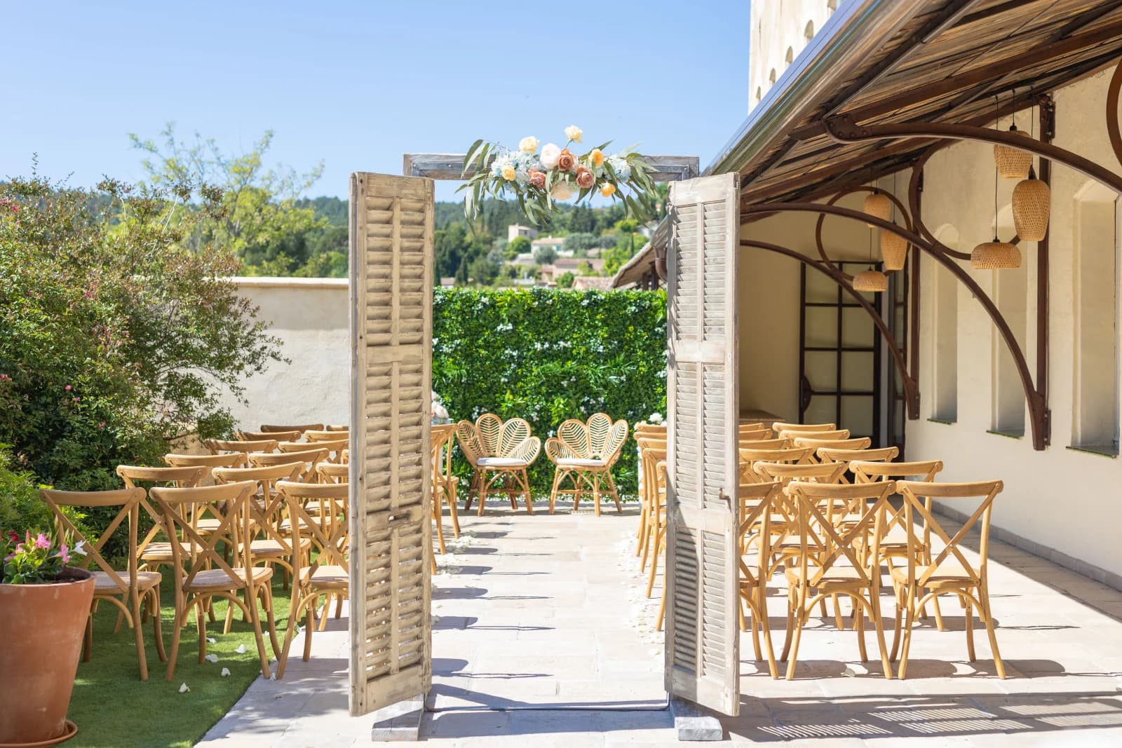Lieu chaleureux avec salle élégante