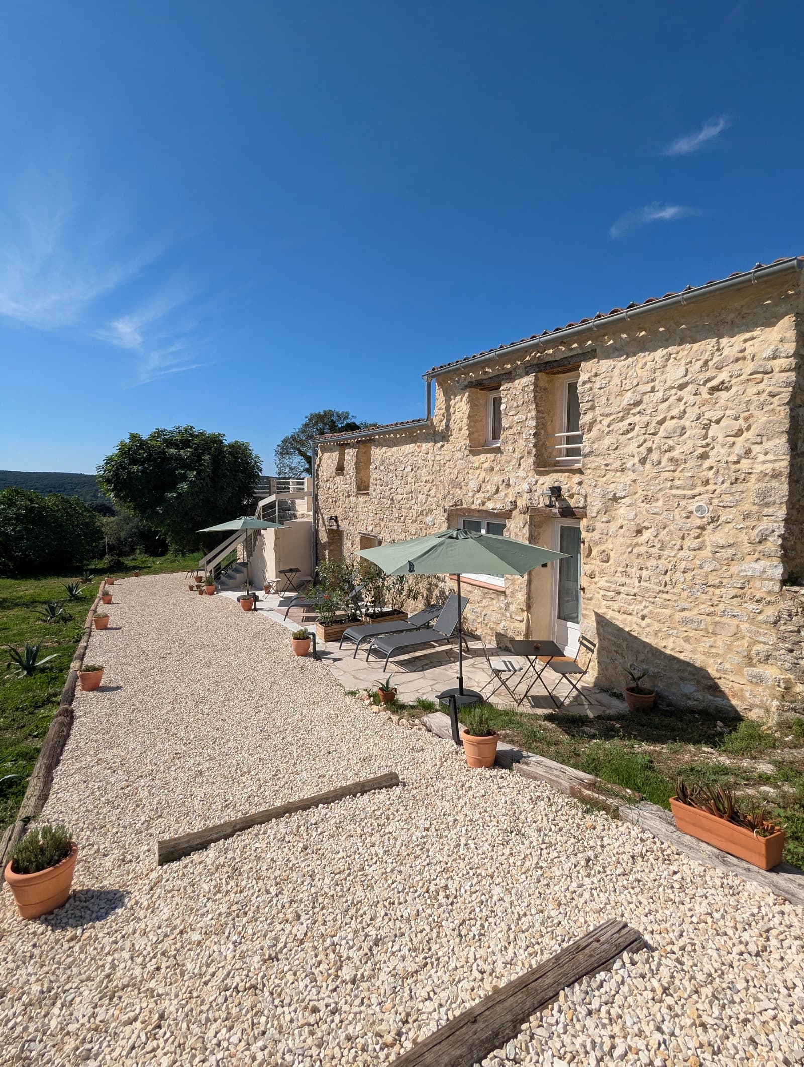 Mas provençal et son domaine en pleine nature