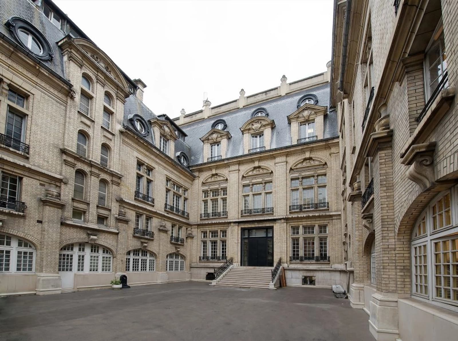 Space Court of Honour - 5