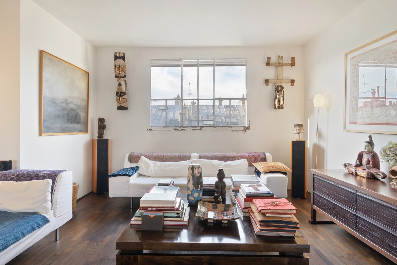 Living room in Inspiring artists' loft in the heart of the Marais district - 1