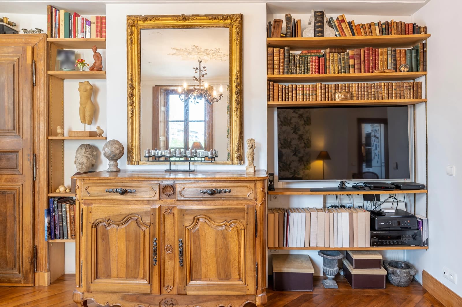 Kitchen in Le charme Parisien Saint Paul Marais  - 1
