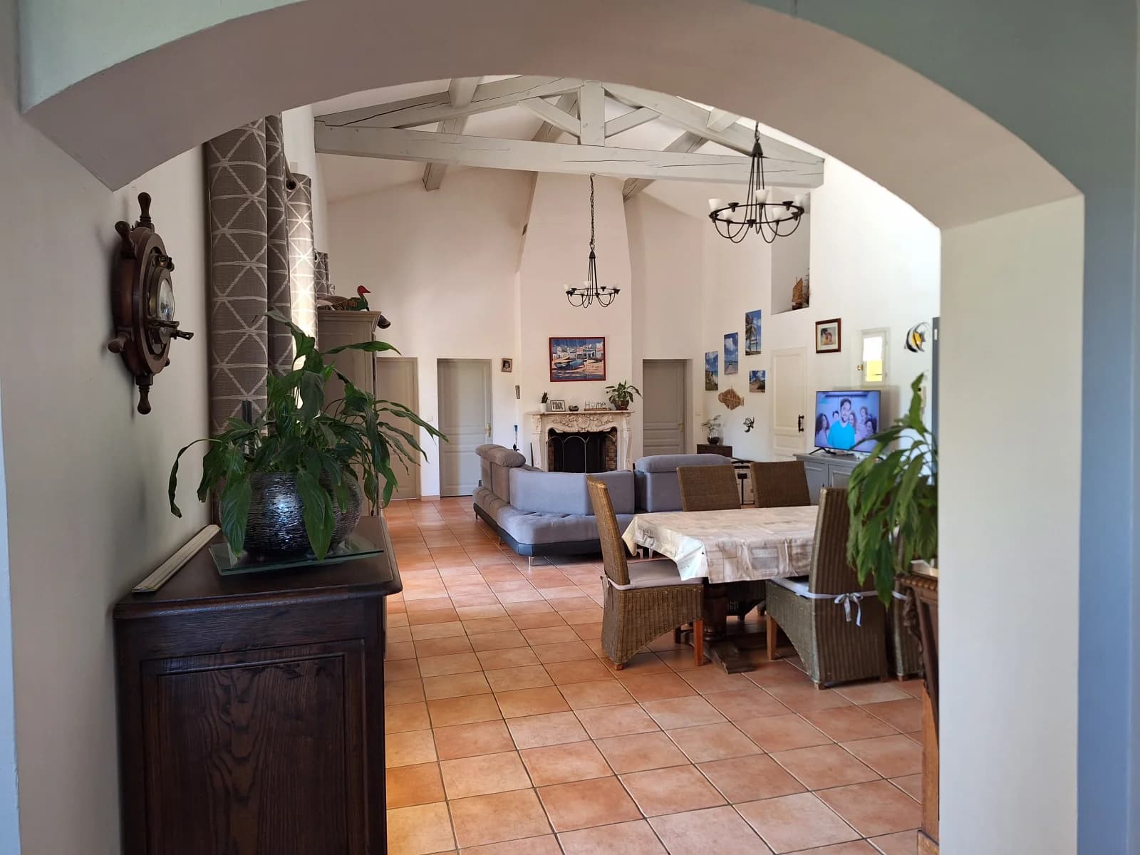 Space Provencal house in a green setting - 2