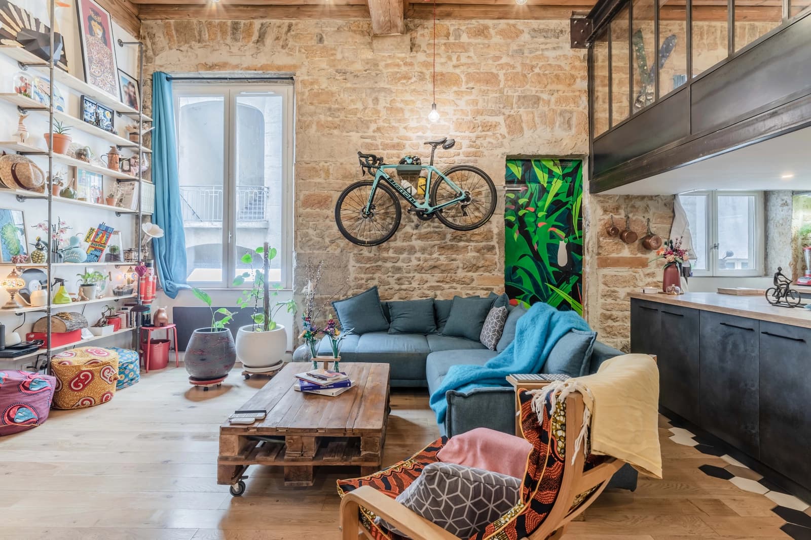 Living room in Typical Lyonnais canut, a historic cachet - 1