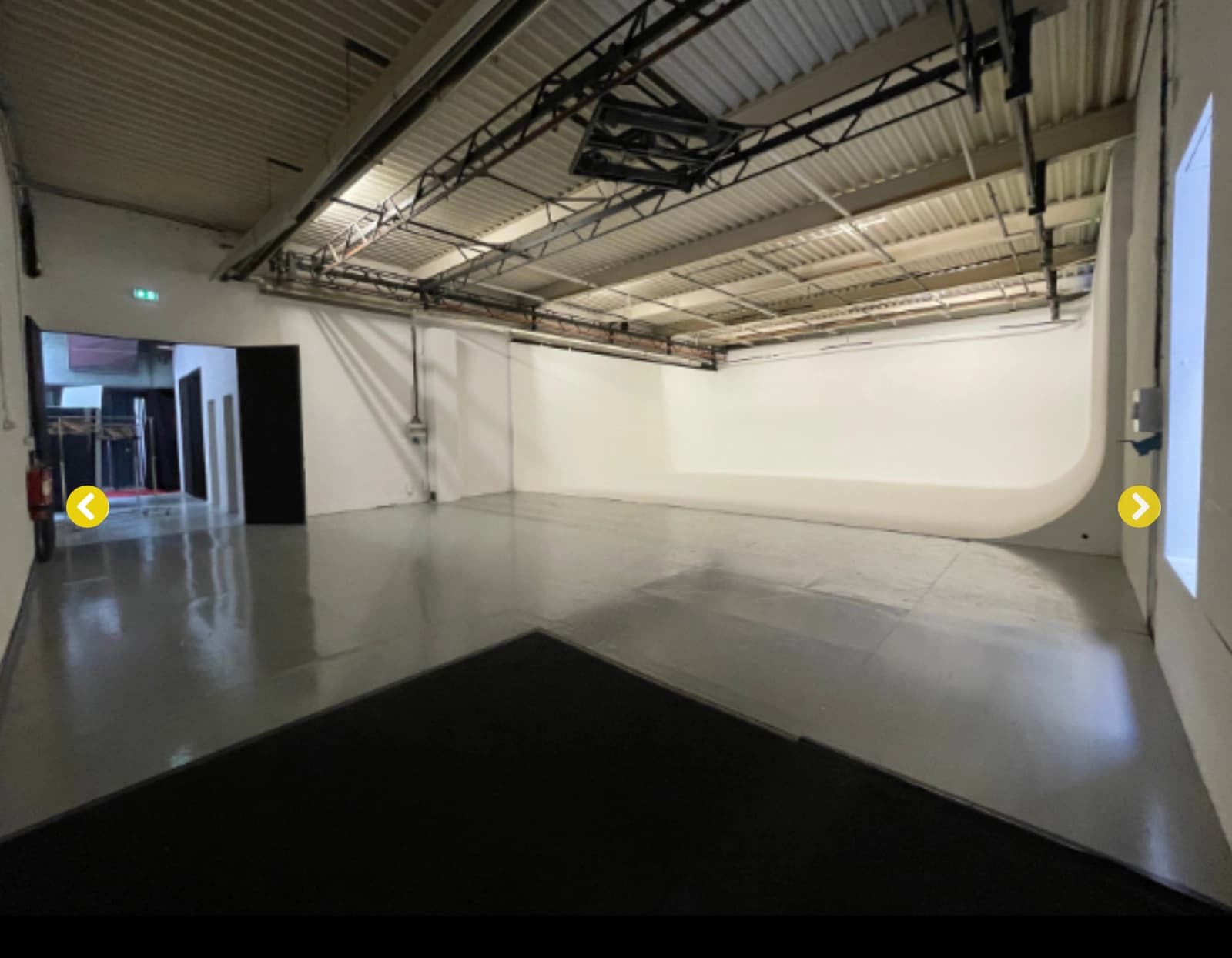 Space Photo and video studio. Cyclorama 1 face = floor. - 2