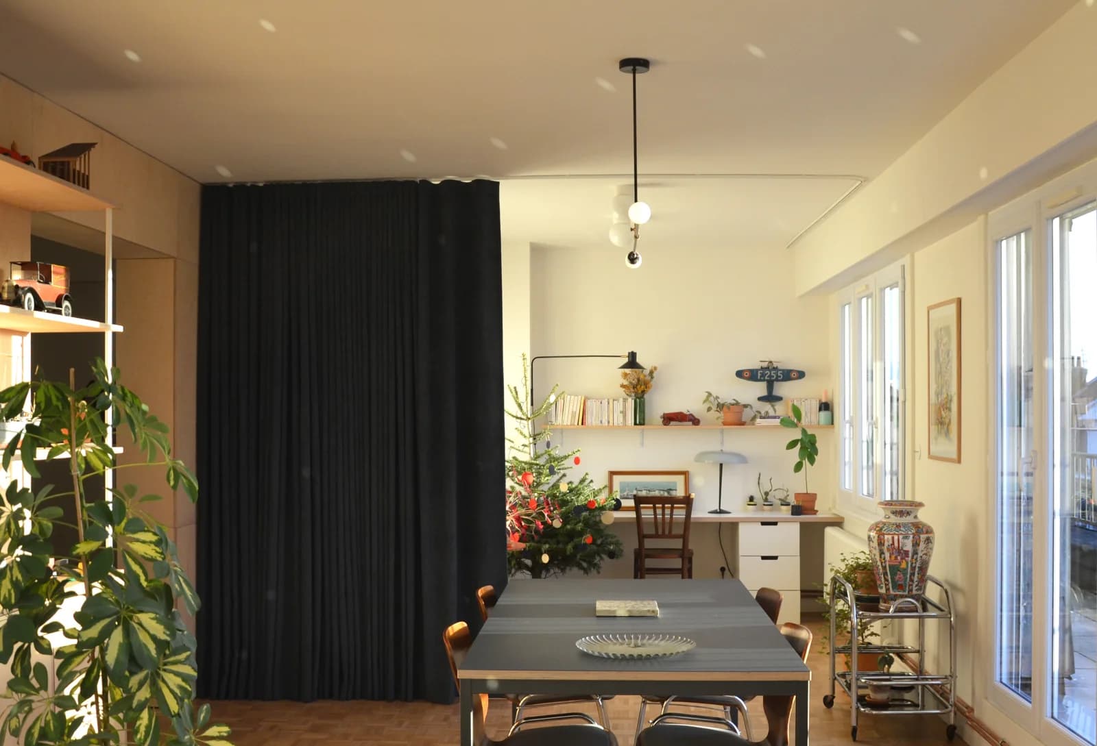 Space Architect-designed apartment bathed in light - 1