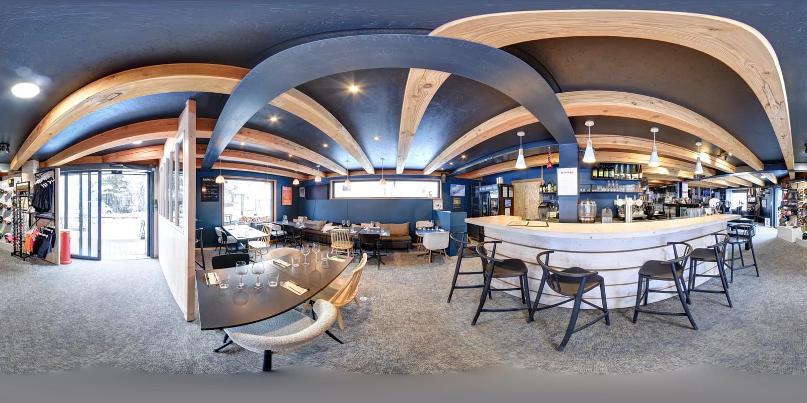 Espace Le Chalet restaurant, bar et magasin de location de ski - 1