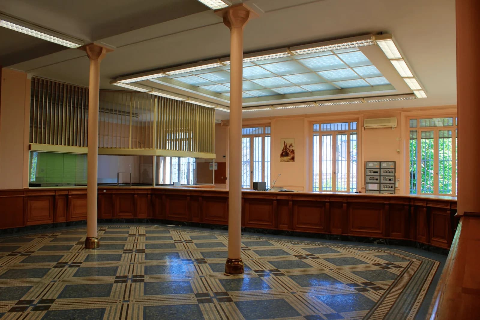 Meeting room in Banque de France building - Safe-deposit boxes - 1