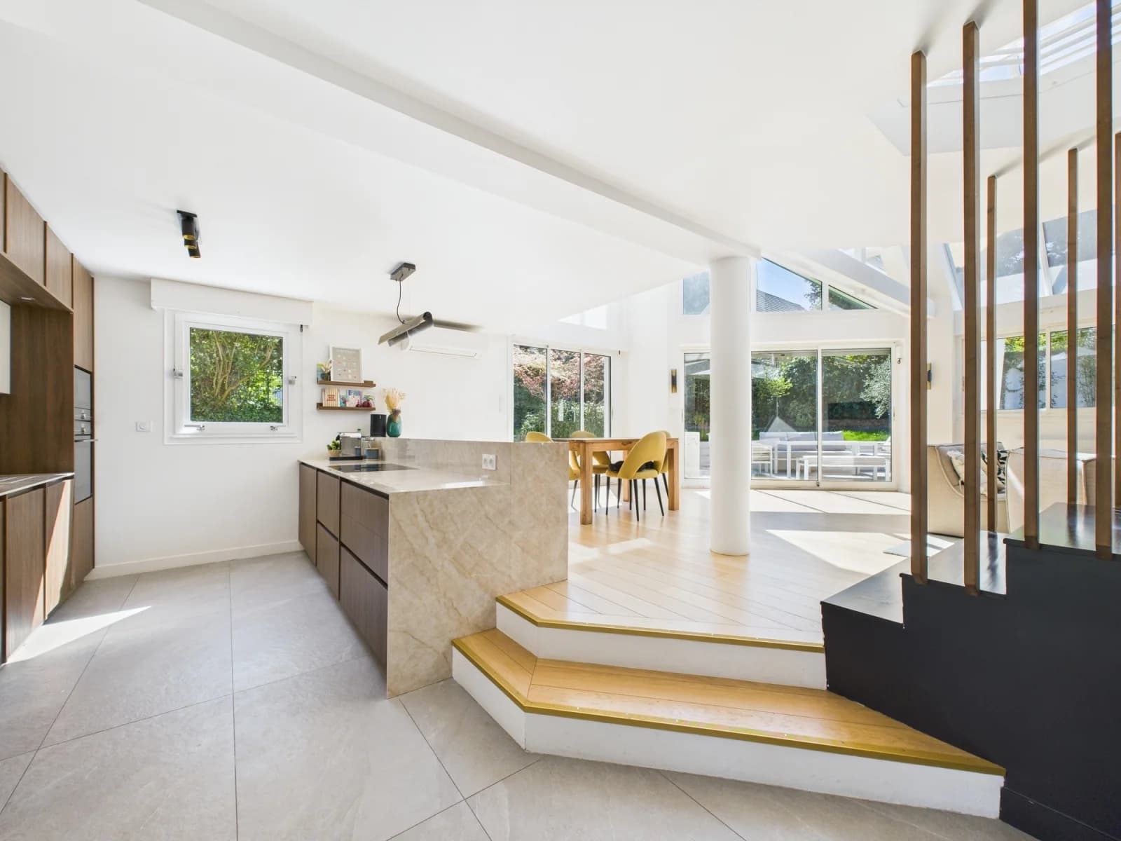 Space Architect-designed house with a designer kitchen, parking, terrace and garden - 3