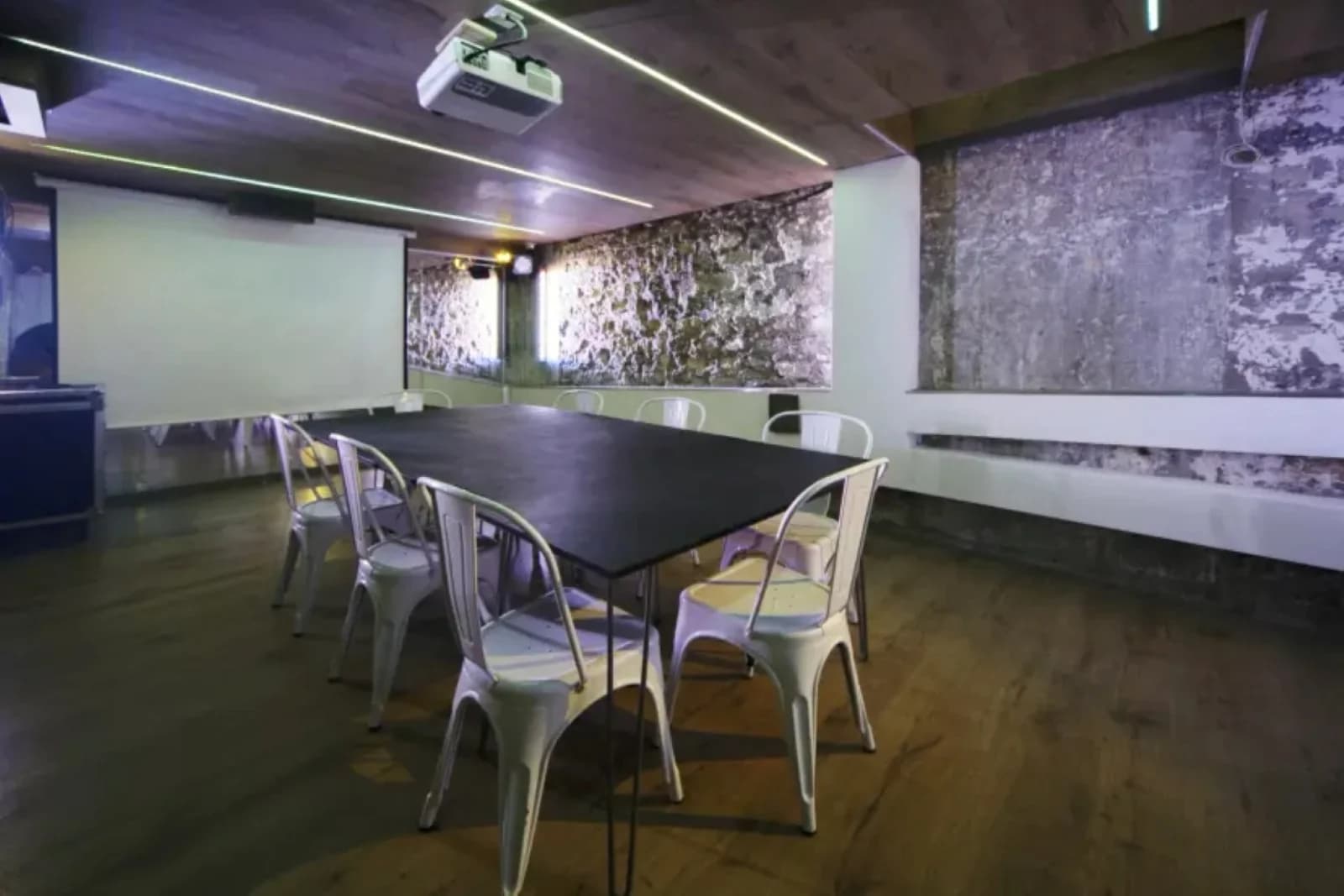 Espacio Local atípico con un fuerte estilo vintage e industrial. - 3