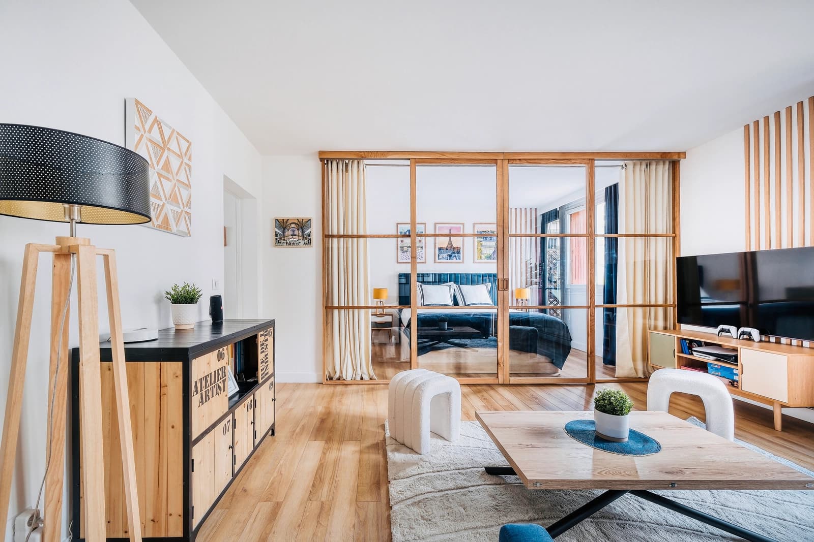 Apartamento moderno y luminoso con balcón privado.