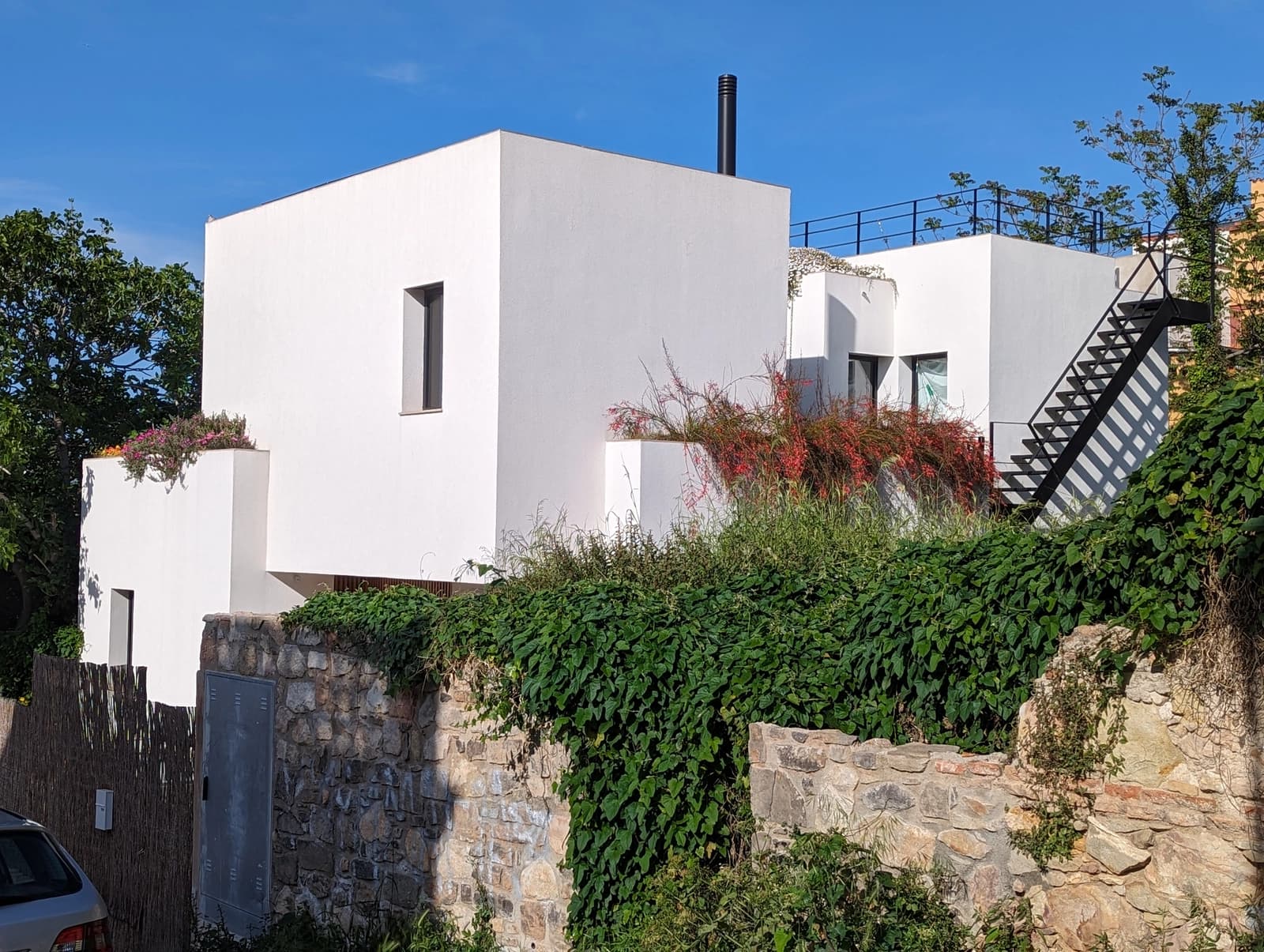 Space House with gardens and views in Montjuïc - 0