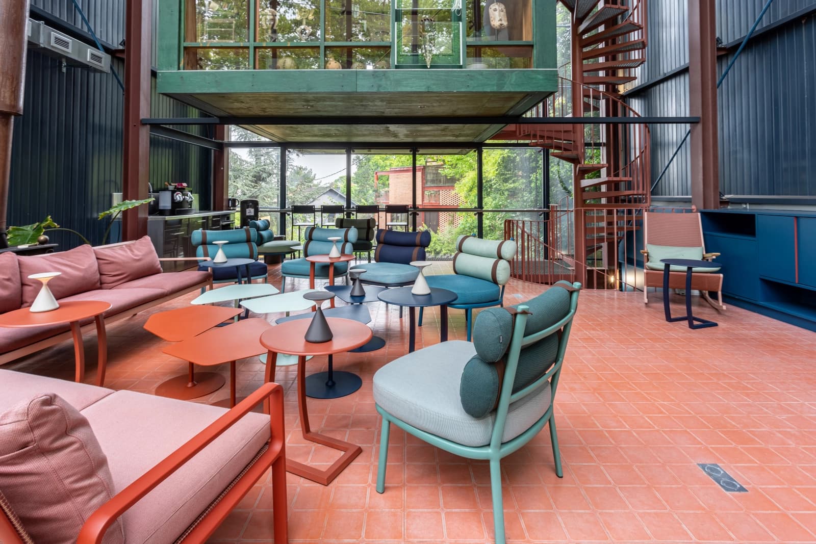 Salle de réunion dans La Maison de Verre: une architecture transparente et unique - 1