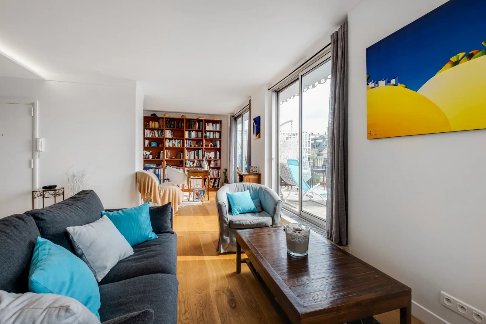 Sala en Luminoso apartamento con terraza y vistas a la Torre Eiffel. - 1