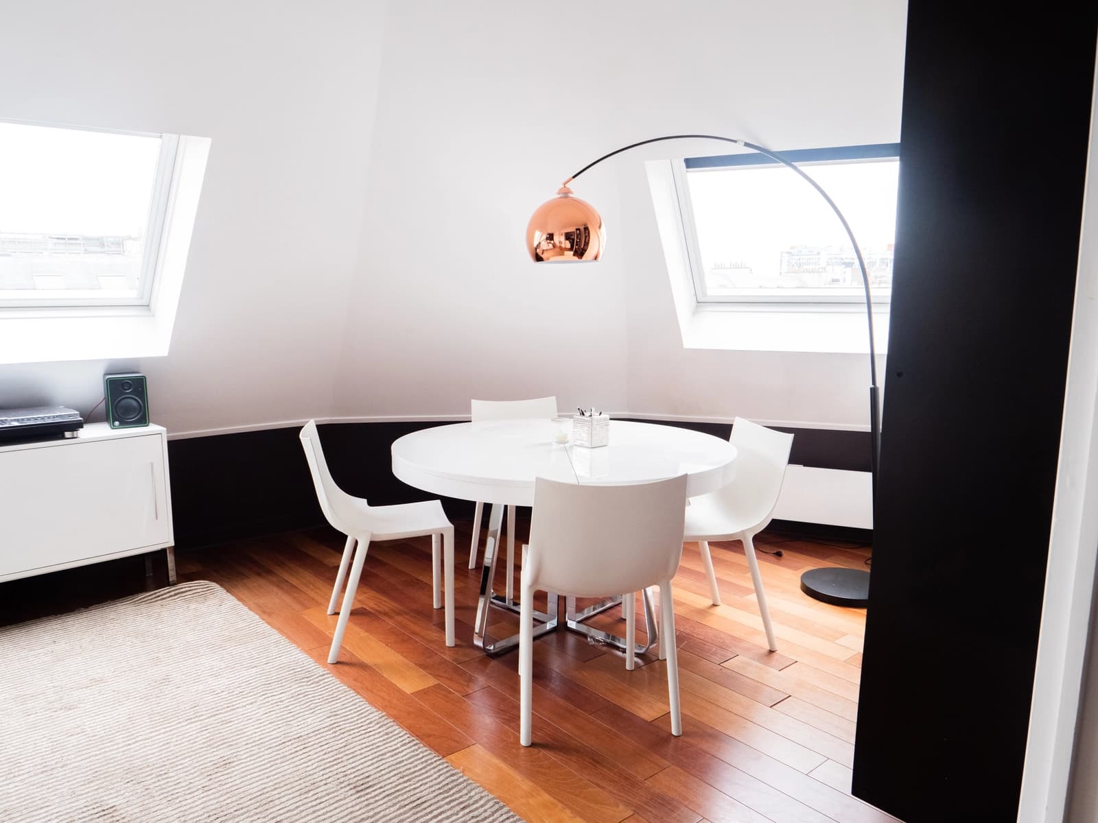 Meeting room in Parisian apartment with breathtaking views. - 1