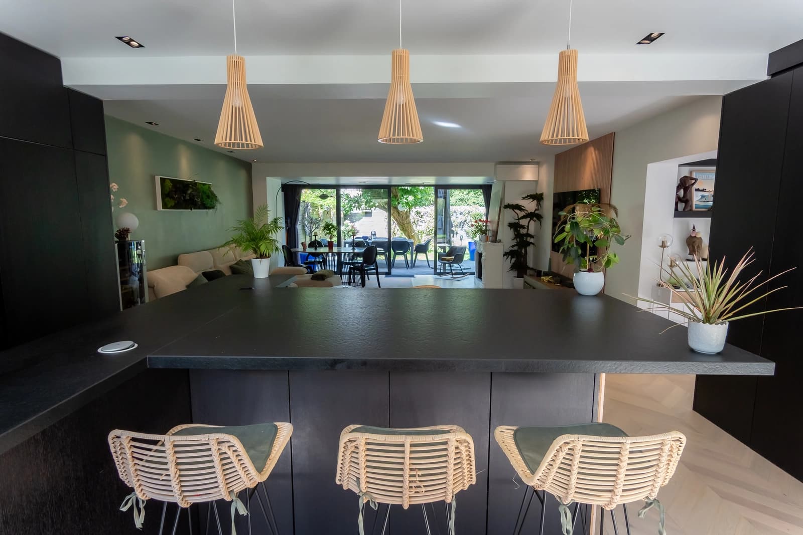 Space Contemporary house with garden - 5