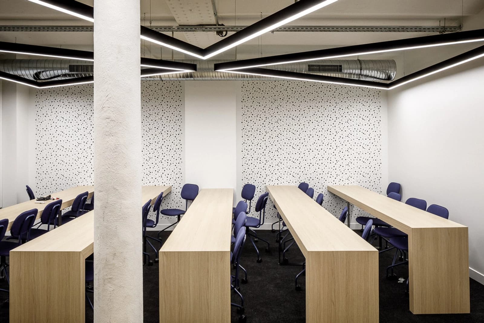 Espace Lieu singulier rénové, baigné de lumière du ciel - 4