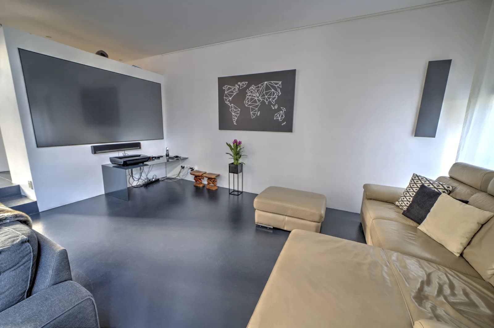 Living room in Large, bright, modern spaces - 1