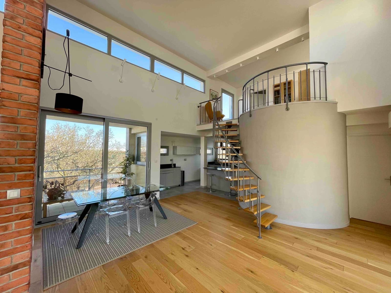 Salle de réunion dans Loft atypique lumineux, 6m HSP, avec belle terrasse - 1