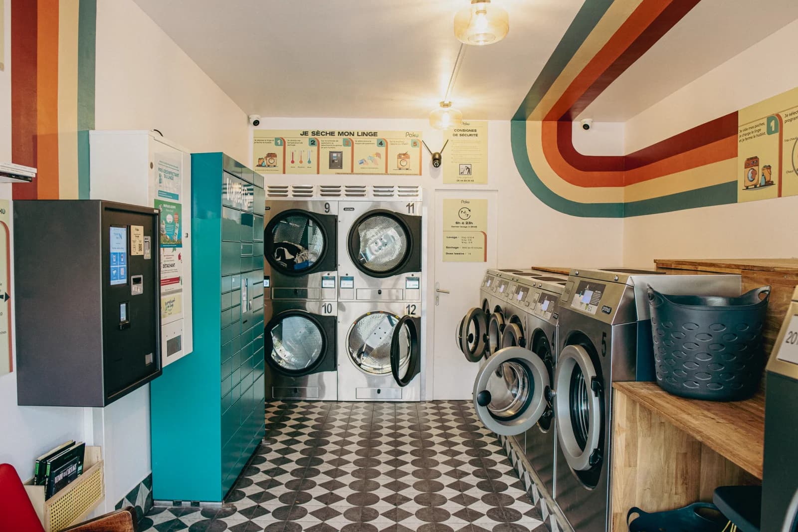 Space Laundromat Vintage/ Retro 70's - 1