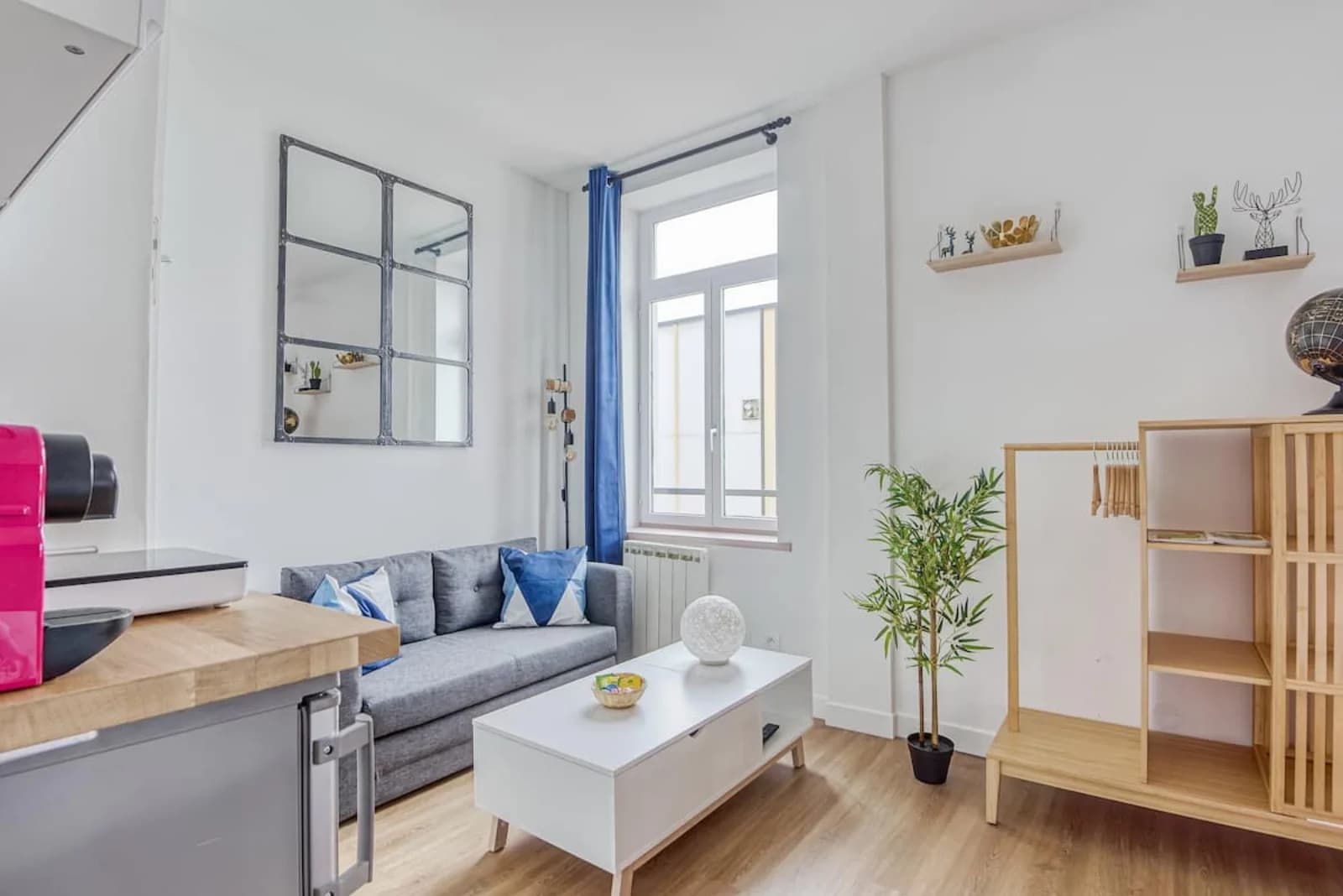 Living room in Refurbished studio in Lille city center - 1