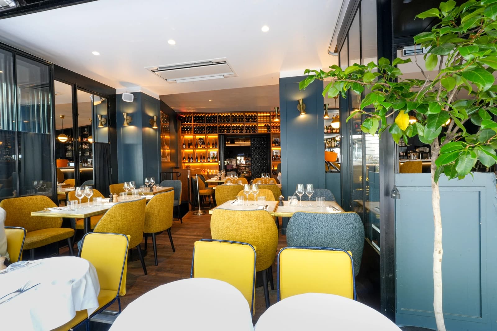 Space Restaurant near the Eiffel Tower with a discreet speakeasy - 1