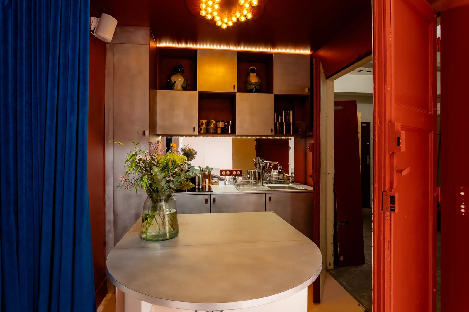 Space Room conceived by an artist in the heart of the 10th arrondissement - 4