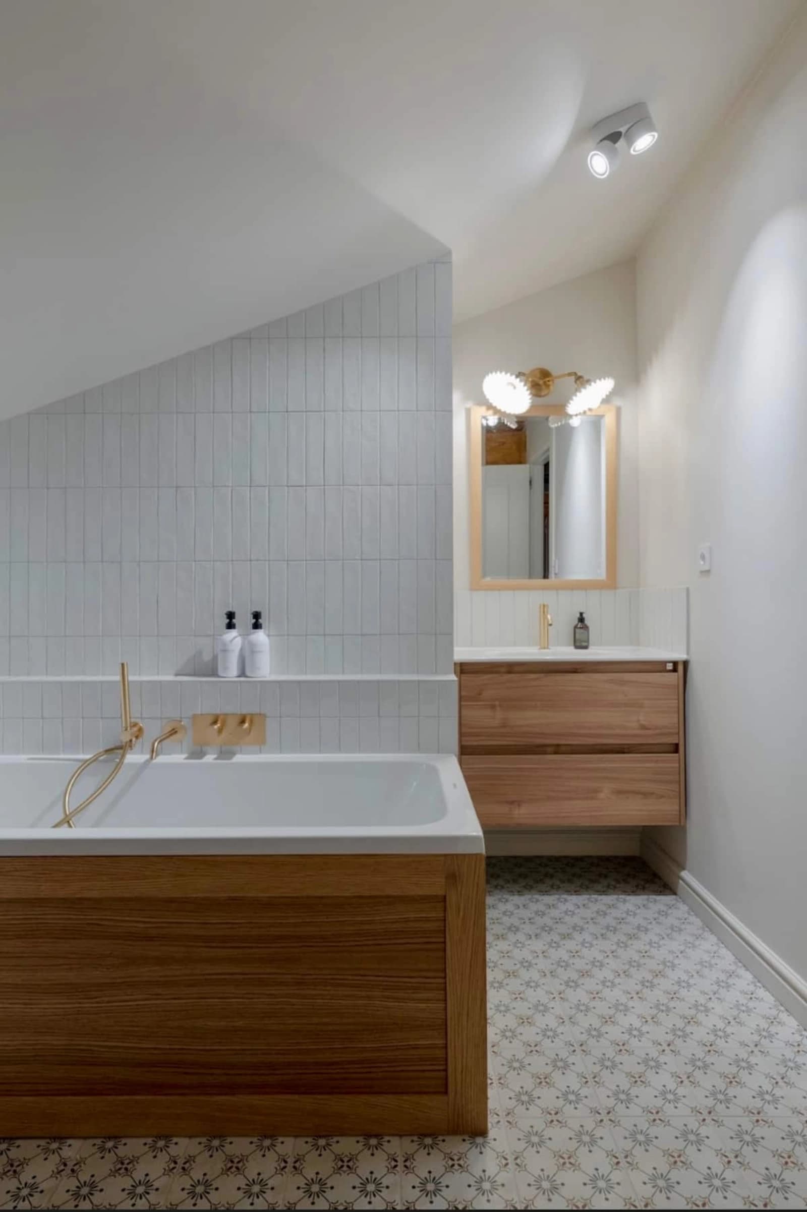 Espace Ancienne Orangerie Restaurée de 550 m² avec Cave Voûtée et Parc Arboré de 3 000 m² - 4