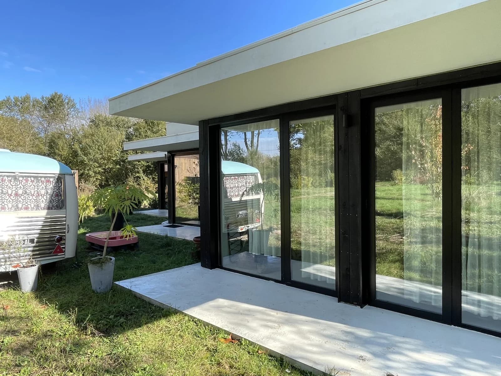 Maison d'architecte avec vue imprenable sur la forêt