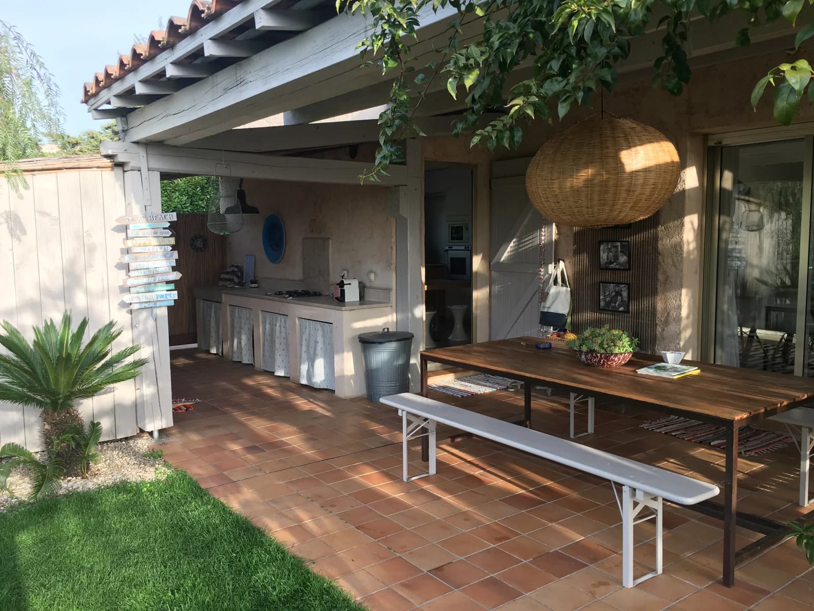 Comedor en Acogedora casa con jardín y piscina privada. - 1