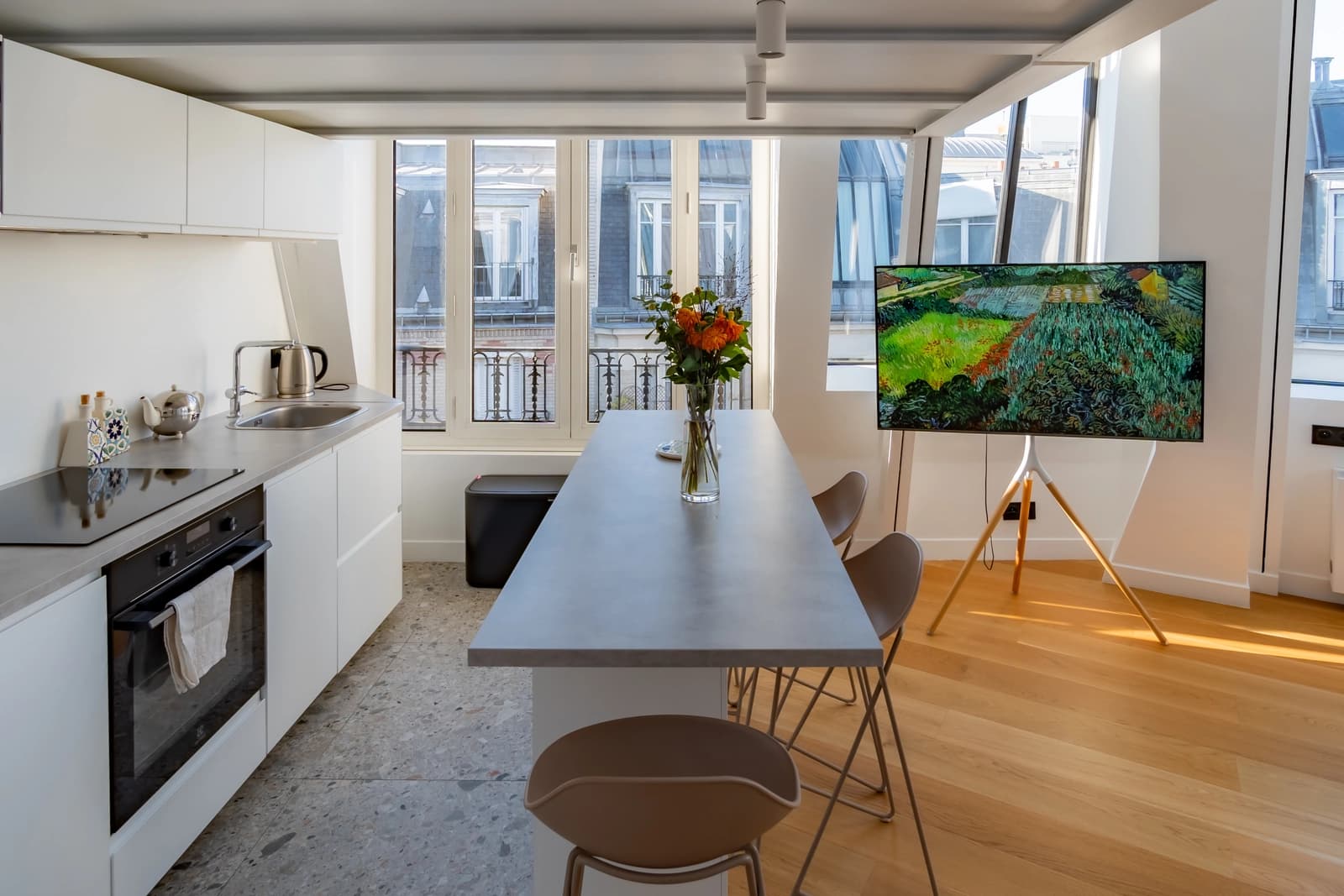 Space Artist's studio with view of the Eiffel Tower - 4