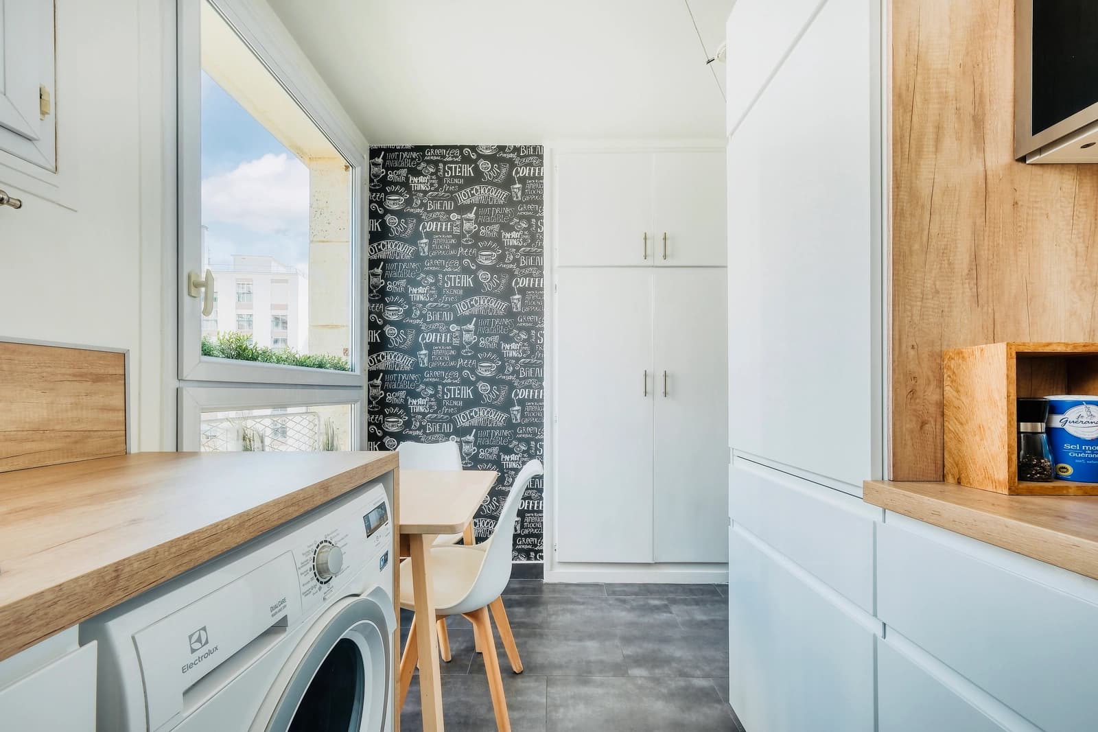 Space Bright, modern apartment with private balcony - 5