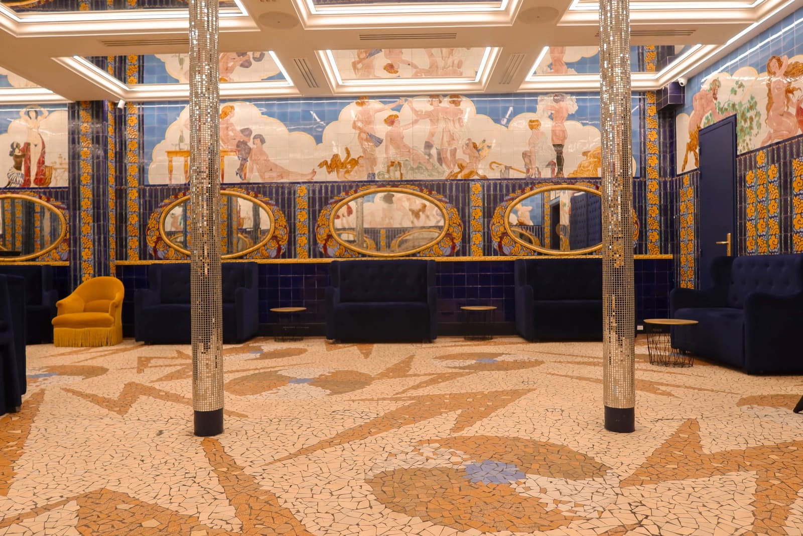 Space Former brothel in the heart of Paris - 1