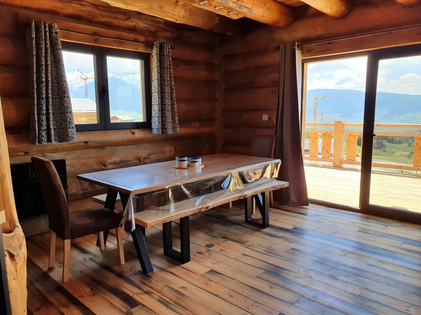 Salle de réunion dans Chalet végétal en fuste, grande terrasse ensoleillée - 1