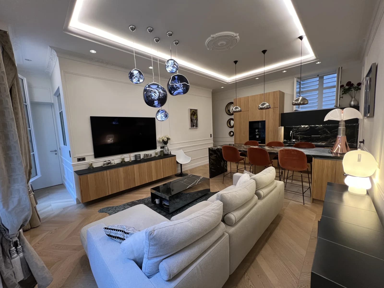 Living room in Design apartment golden triangle - 1