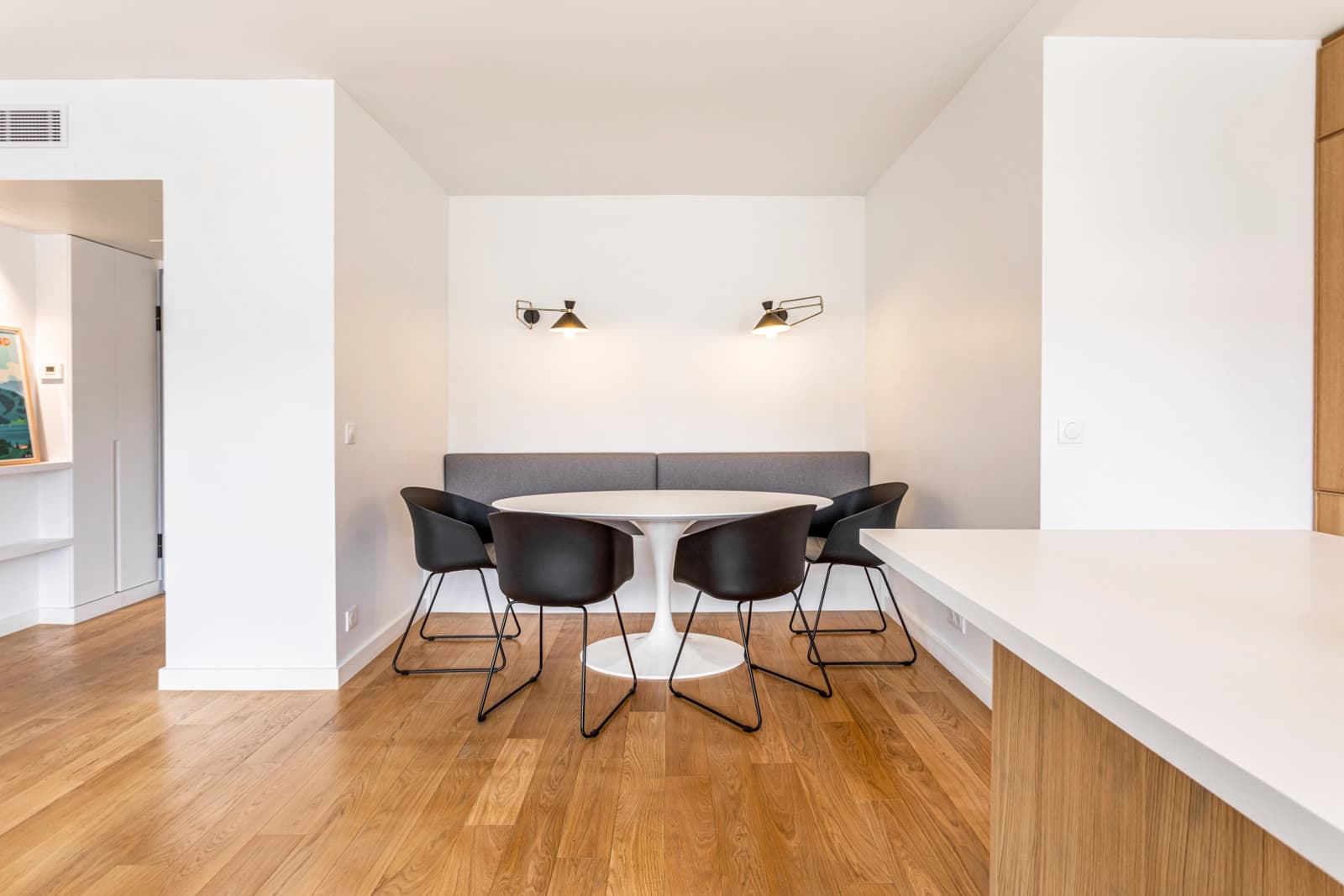 Space Clean, minimalist apartment - 5