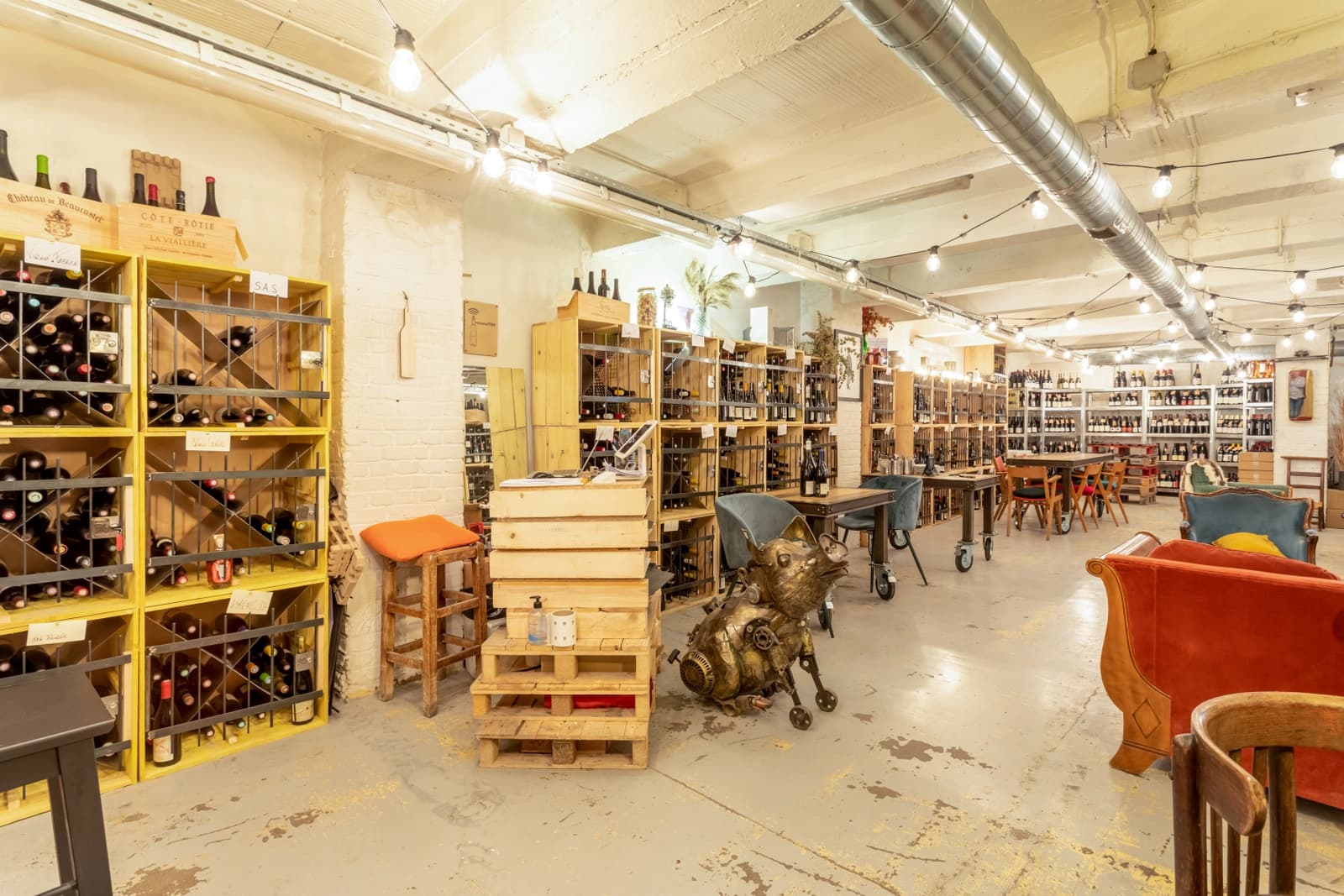 Espace Cave à vin à l'ambiance speakeasy, discrétion assurée - 4