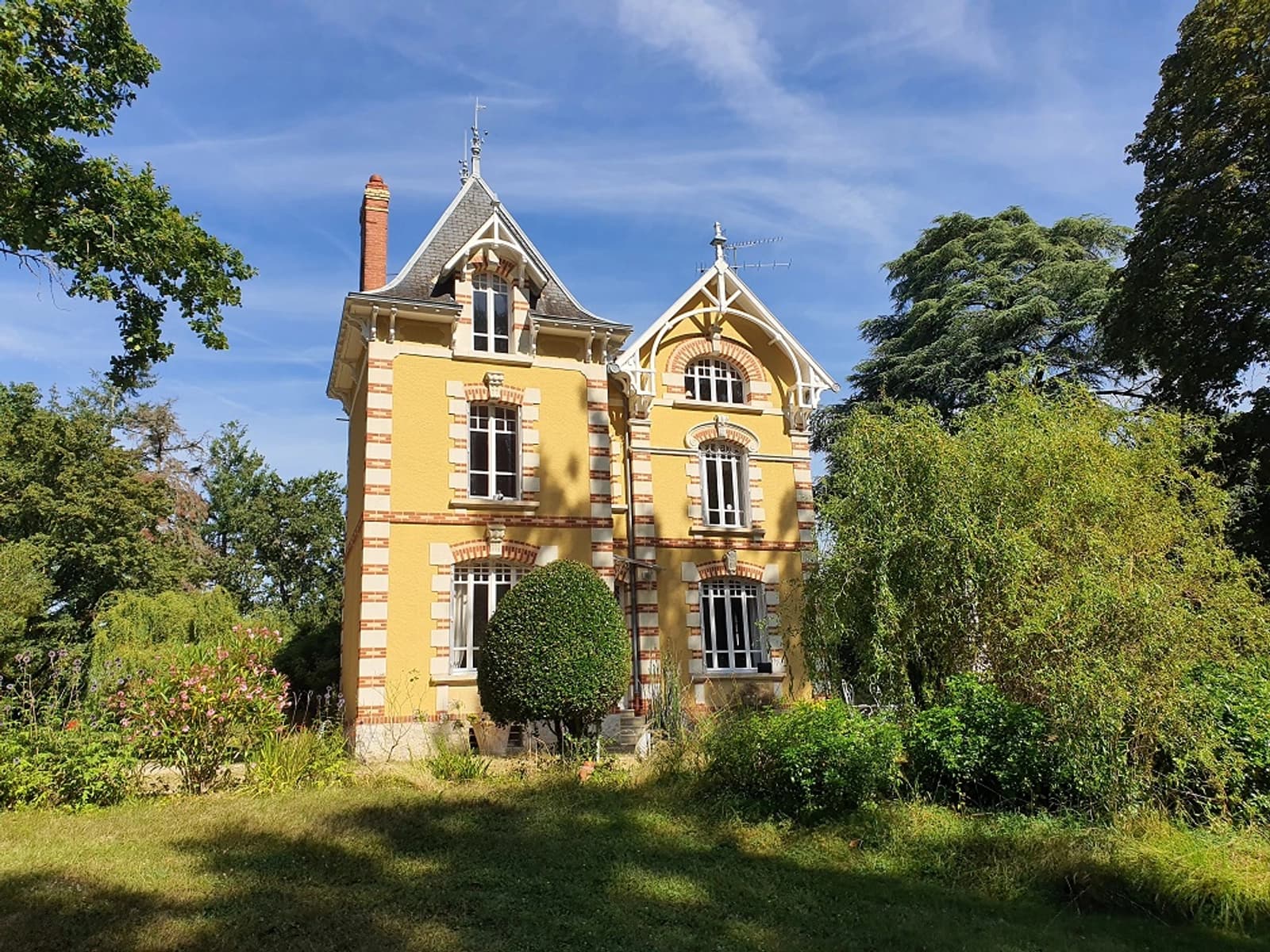 Espace Villa 1900 rénovée ambiance Belle Epoque, 250m2, 1 hectare de jardin - 0