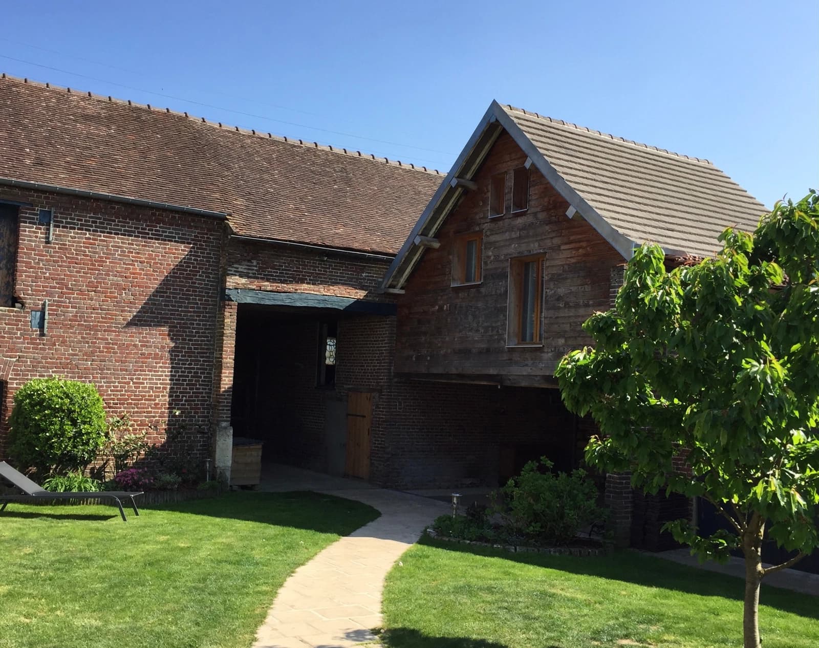 Grange rénovée avec son patio privatif et charmant