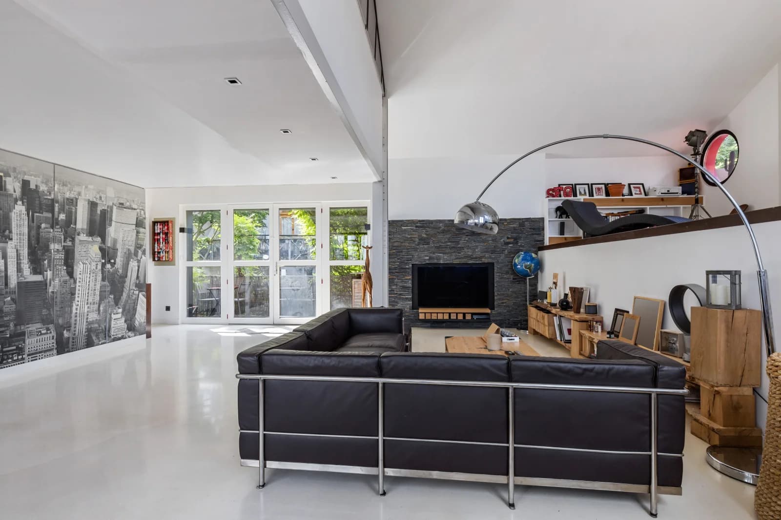 Living room in Bright loft with terrace - 1