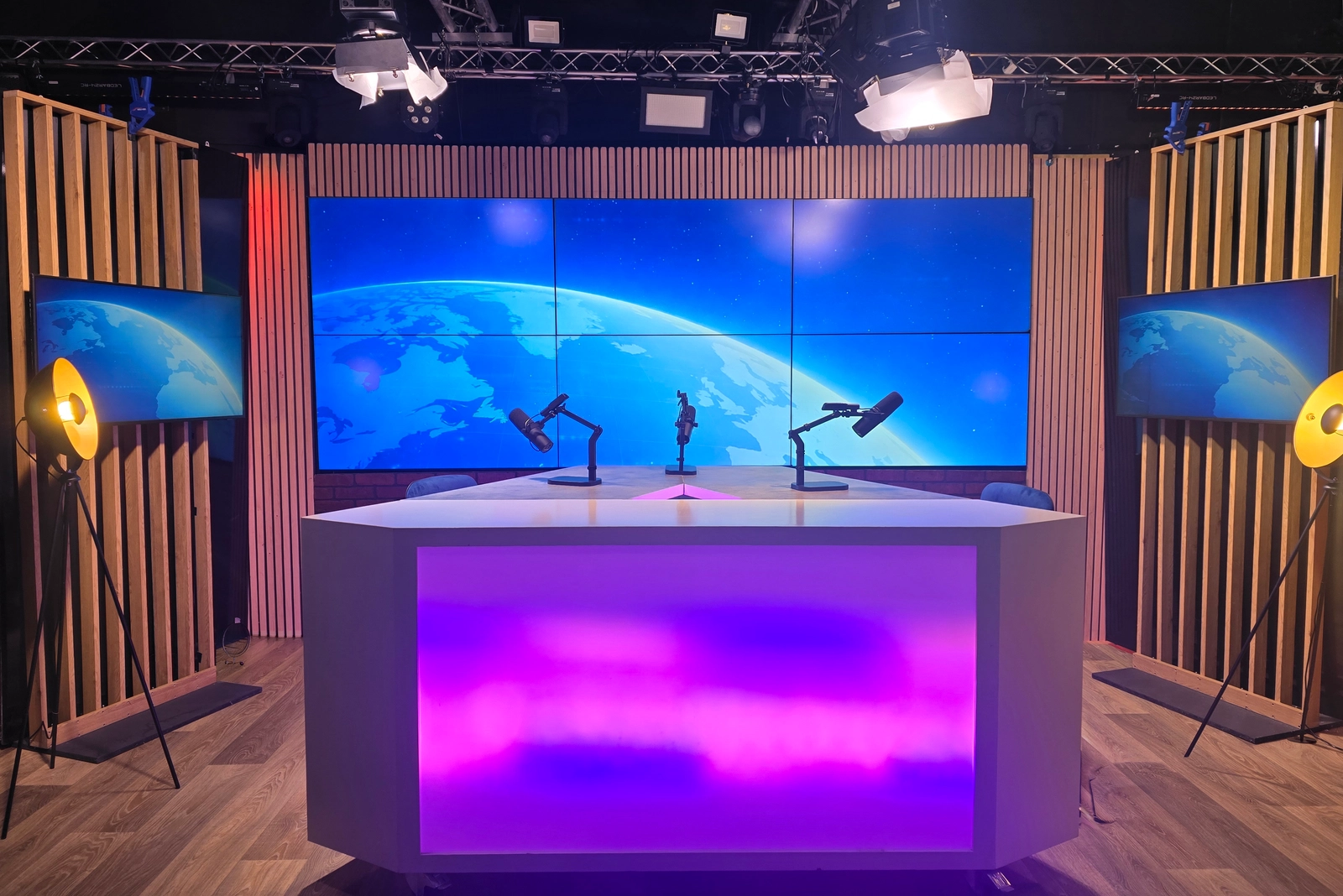 Espace Studio TV premium sur mesure ou prêt à tourner - podcast et émission – Paris Montparnasse - 1