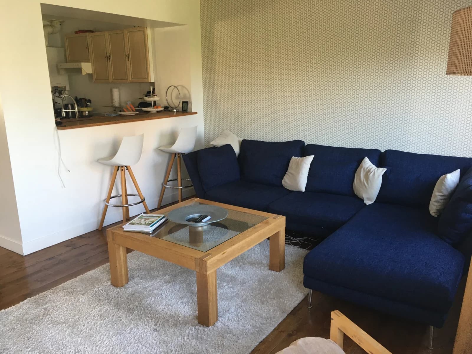 Casa con jardín, cerca de transporte y fácil acceso.