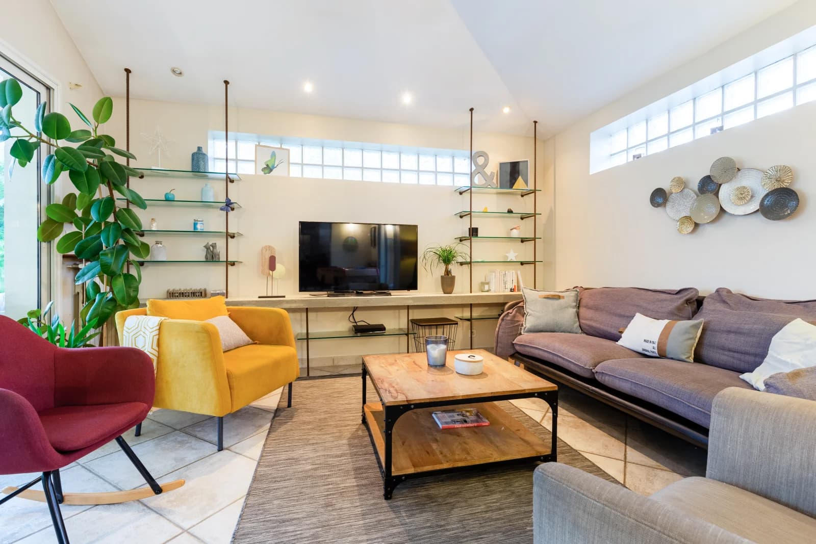 Living room in Contemporary pavilion near Paris - 0