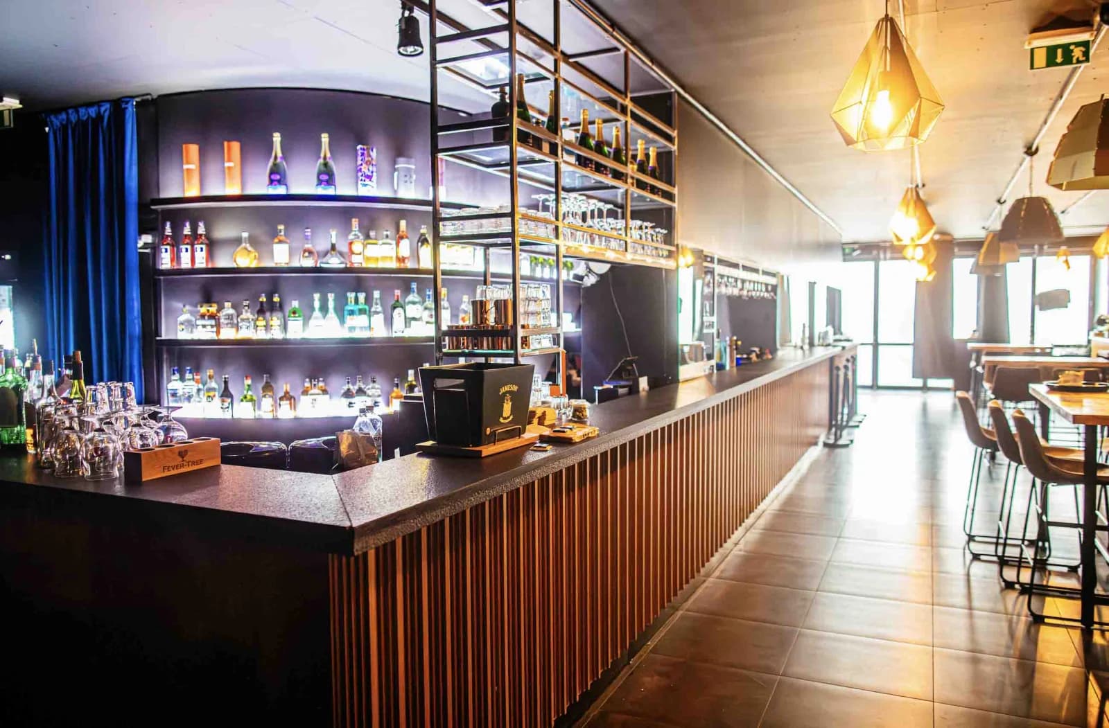 Espace Comedy Club avec ambiance vintage - 1