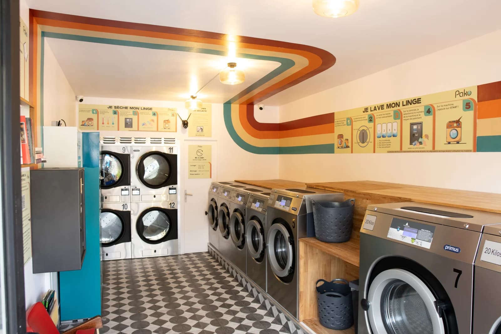 Space Laundromat Vintage/ Retro 70's - 2