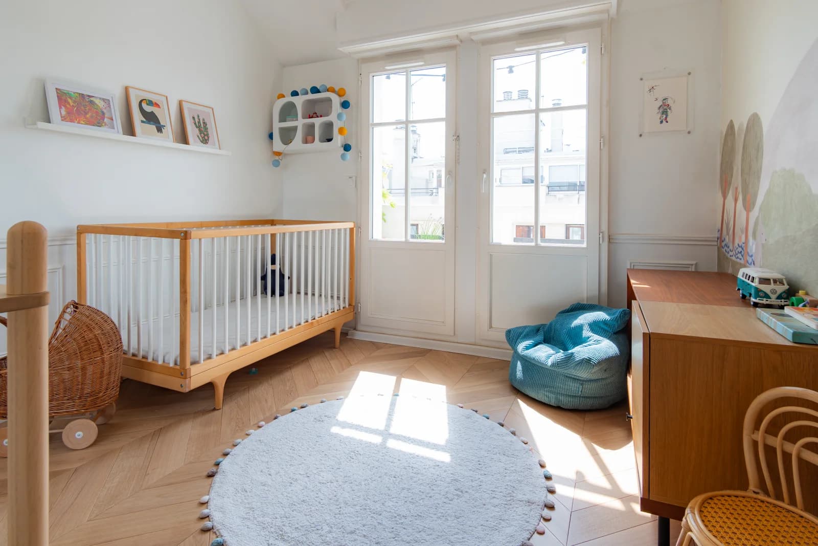 Space Bright, trendy apartment with balcony / parquet floor / molding / skylight / beautiful bathroom / children's bedroom - 3